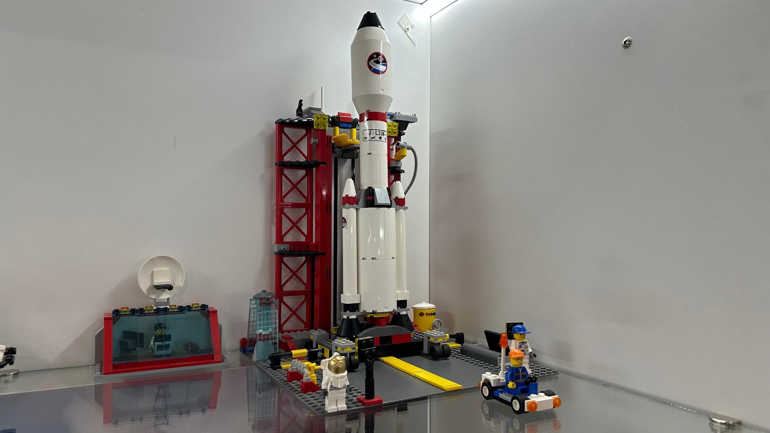 LEGO 3368 Space Centre