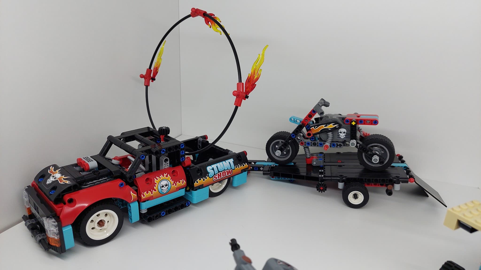 LEGO 42106 Stunt Show Truck & Bike