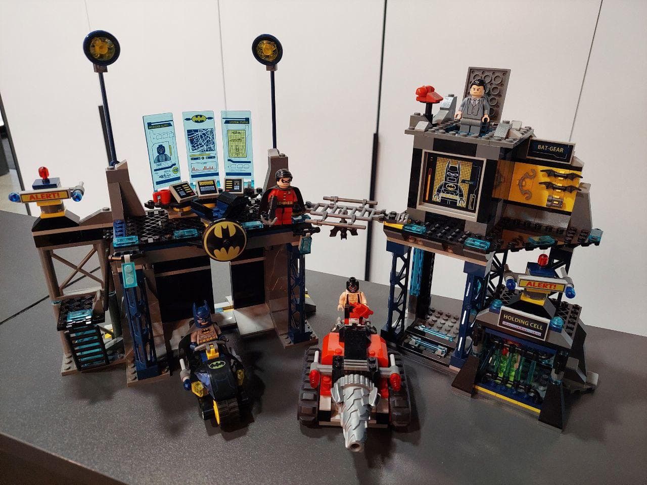 LEGO 6860 The Batcave