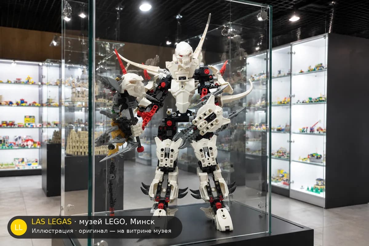 Иллюстрация: LEGO 2283 Злой доктор на витрине в зале музея Las Legas