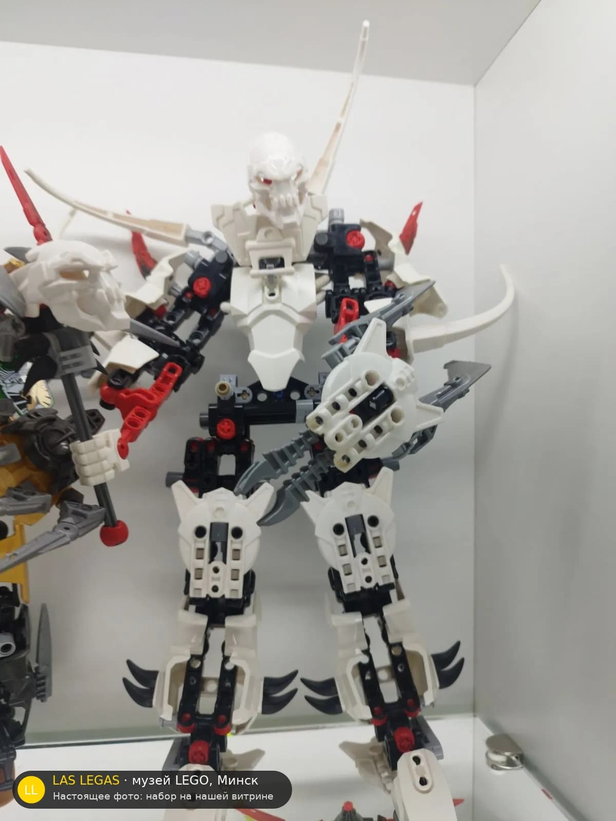 LEGO 2283 Злой доктор (WITCH DOCTOR) на витрине музея Las Legas