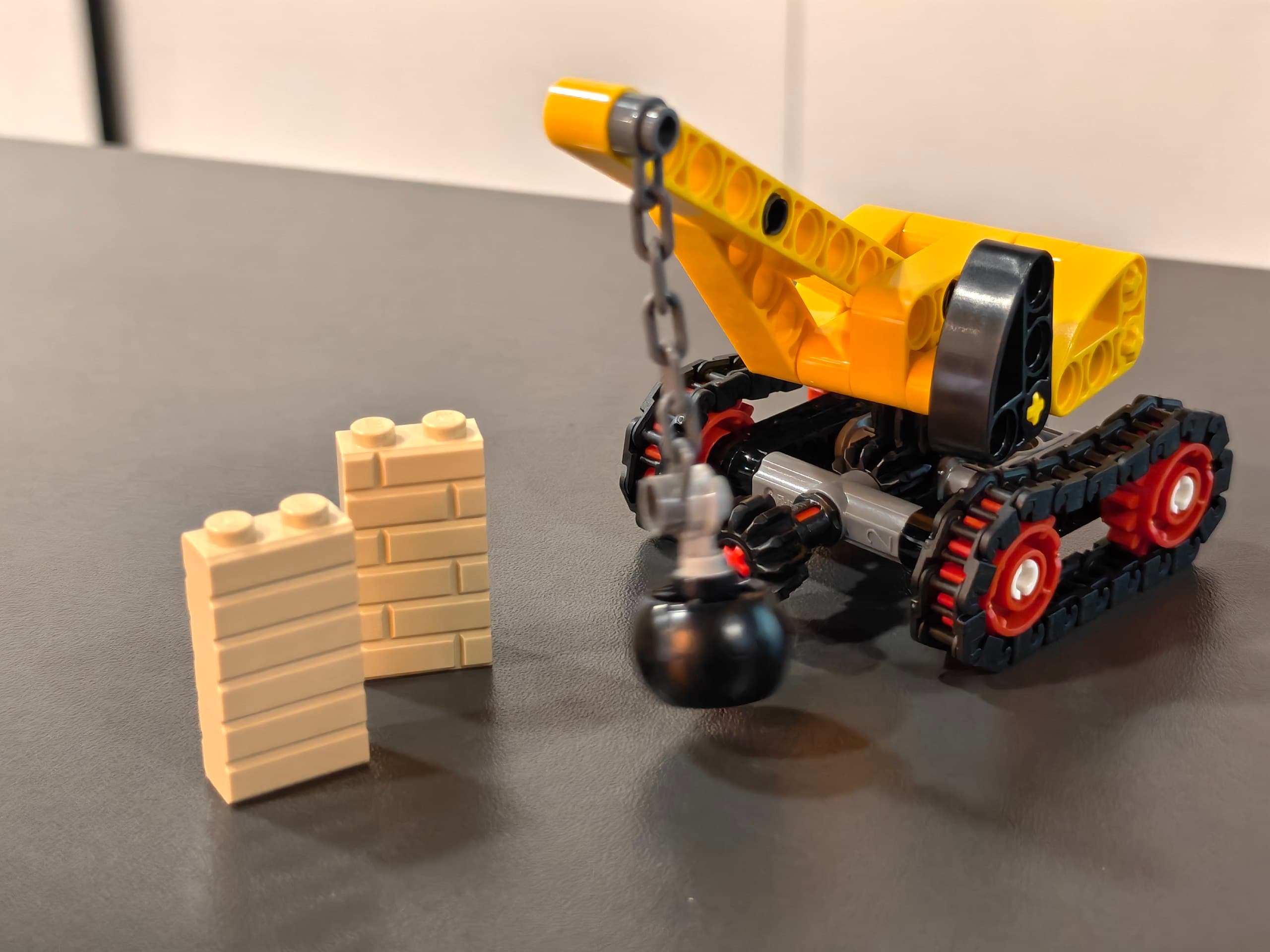 LEGO 412401-1 Wrecking Ball Crane