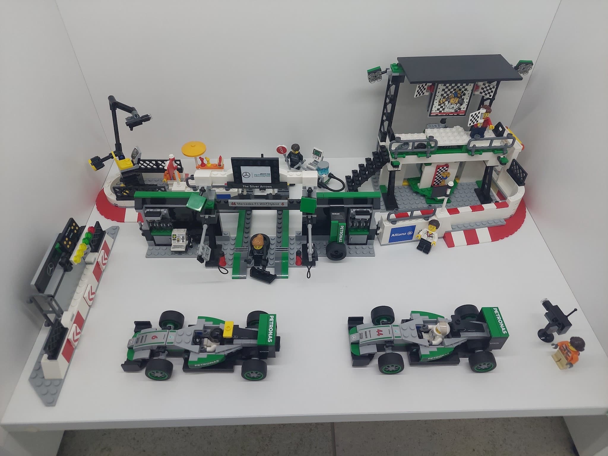 LEGO 75883 Mercedes AMG Petronas Formula One Team