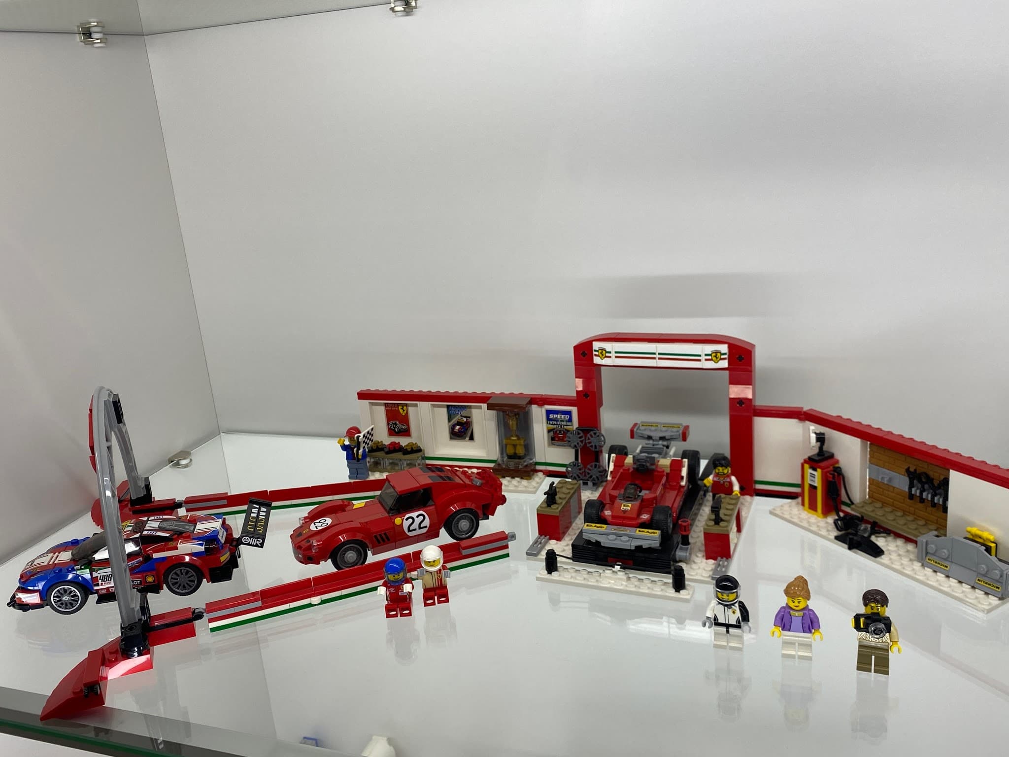 LEGO 75889 Ferrari Ultimate Garage