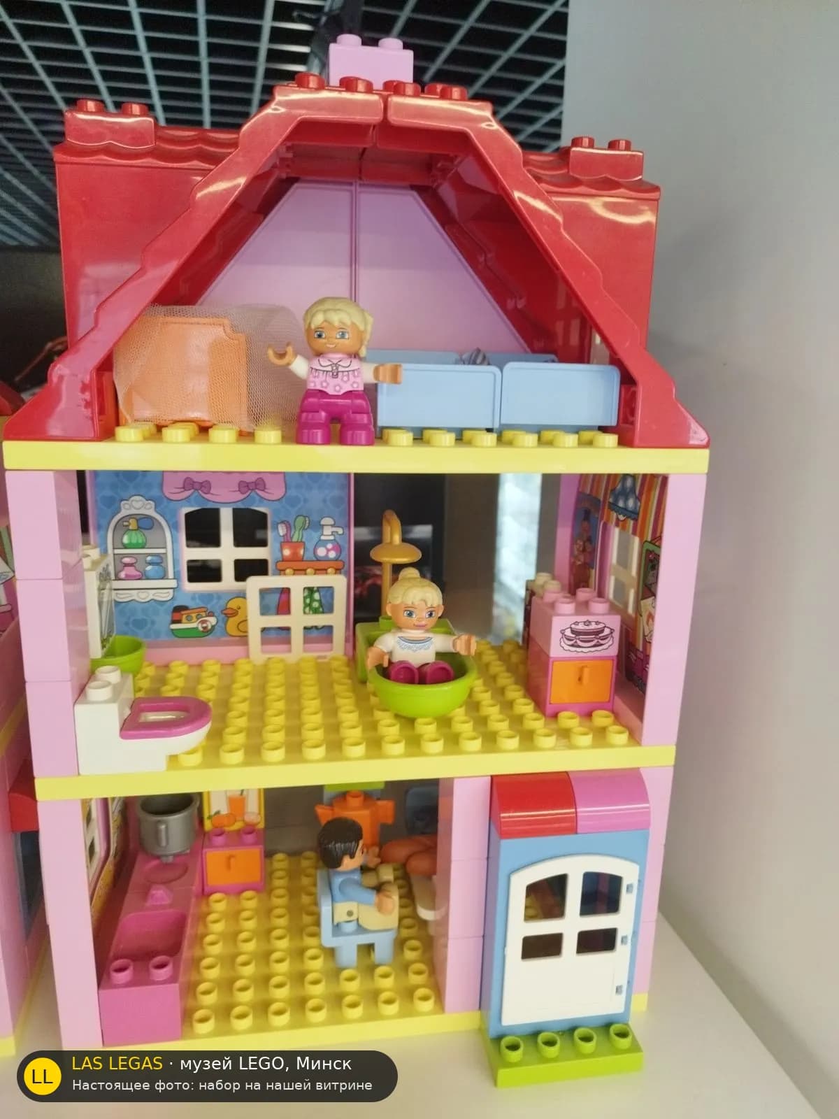 LEGO 10505 Игровой домик (Play House) на витрине музея Las Legas