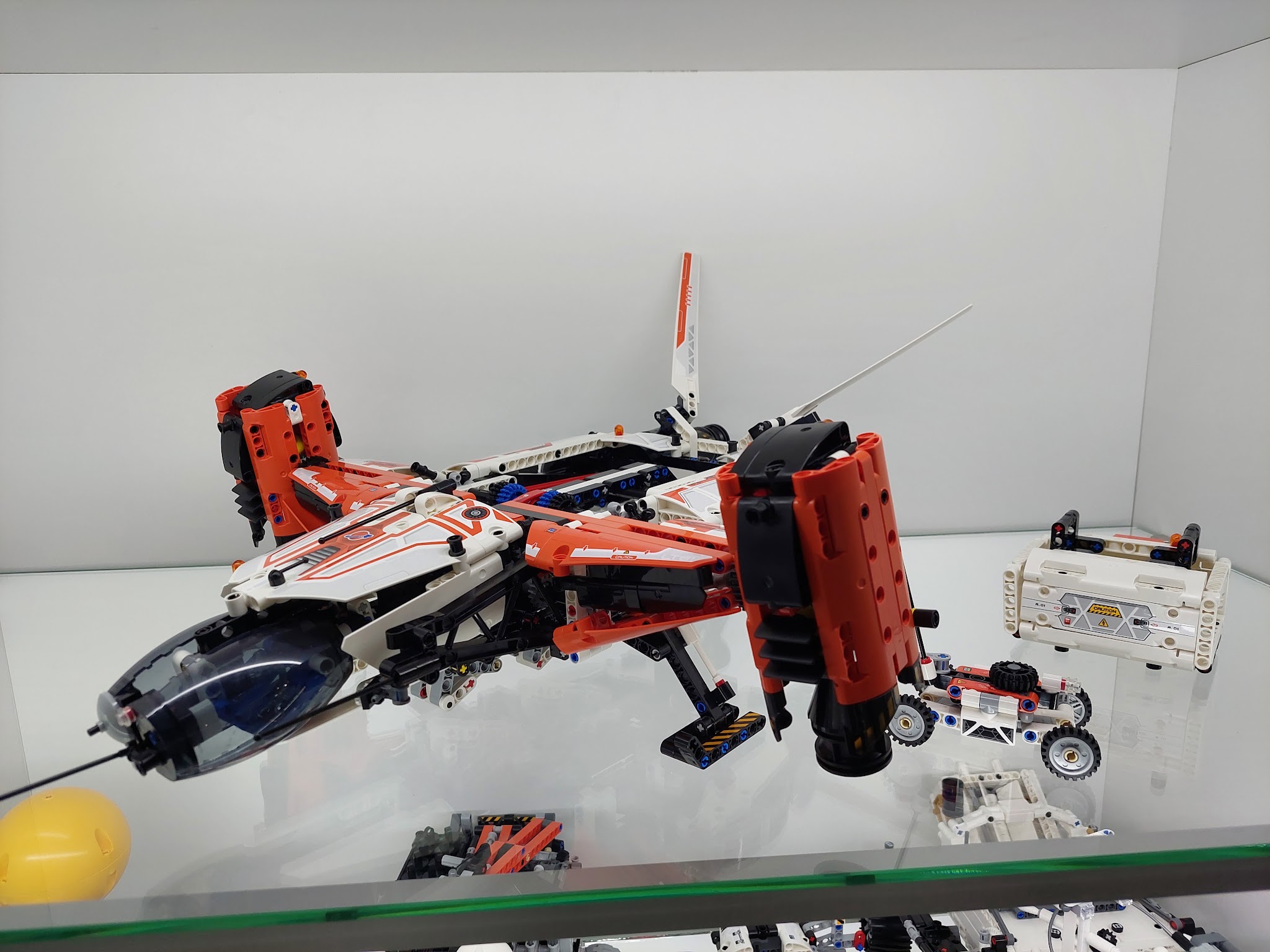 LEGO 42181 VTOL Heavy Cargo Spaceship LT81 — экспонат музея Las Legas